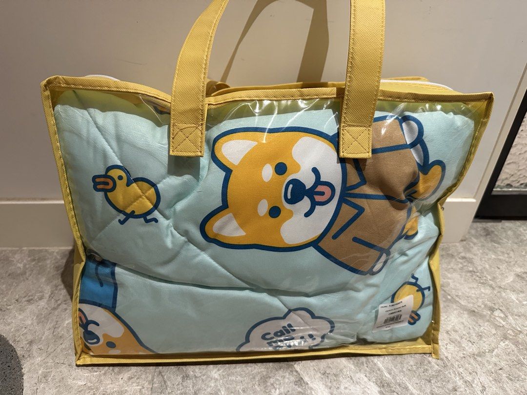 Casablanca - PJai冷氣被-雙人 （分類：床具浴巾）位於 Hong Kong。 由 brighttiger_87dd59 提交（商品編號 1463677829，圖片 2）。簡介： Casablanca - PJai卡通輕柔冷氣被 雙人70×89“/180×225cm 過年特價買，全新未拆過，清衣櫃放售。