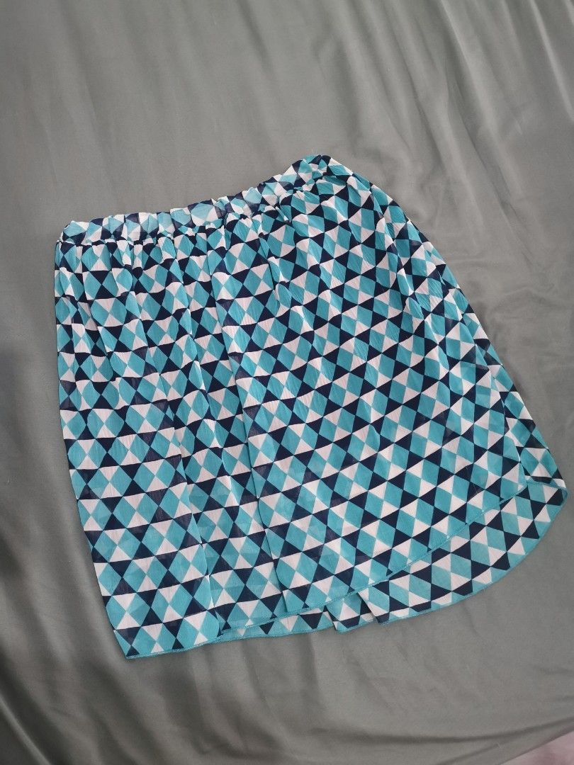Casual / Office Skirt (Category: Skirts) located in Paranaque City. Submitted by clarizas.closet (Listing ID 1463693611, Image 1). Description: Garterize Fits s to m.