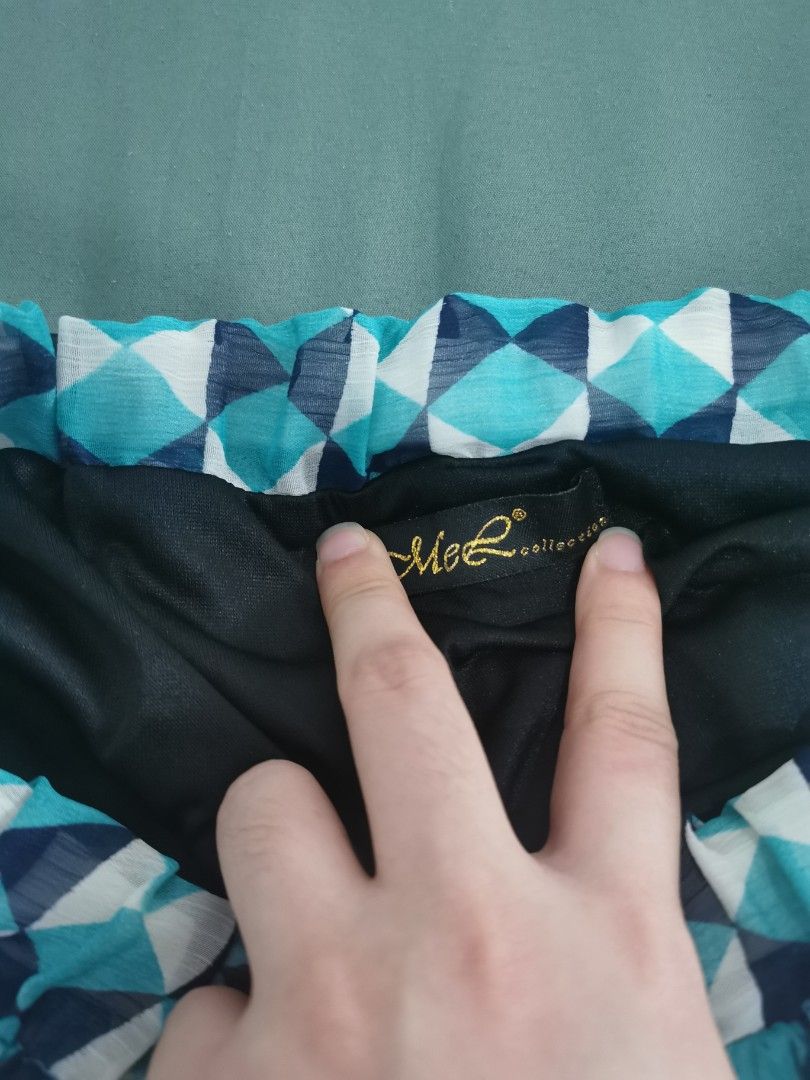 Casual / Office Skirt (Category: Skirts) located in Paranaque City. Submitted by clarizas.closet (Listing ID 1463693611, Image 2). Description: Garterize Fits s to m.