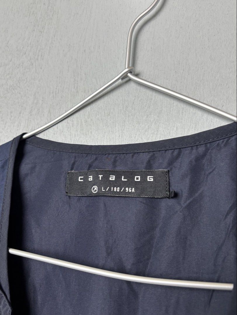 Catalog Japan Utility Multi Pocket Vest (Category: Vests) located in Mandaluyong City. Submitted by fellas_ph (Listing ID 1463607094, Image 2). Description: Excellent condition No issues Size L 23" Width 24.5" Length.