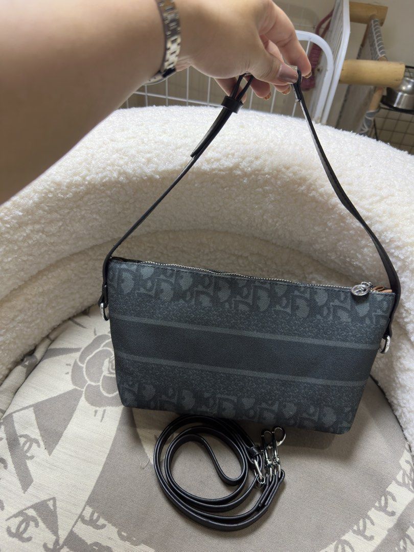 Cd 2way Bag (Category: Shoulder Bags) located in Binmaley. Submitted by amayscollections (Listing ID 1463568860, Image 3). Description: N€w Arr!v@L Canvas CD 2way Bag✨ Instock/Onhand✅ ₱750 nalang pay 1st add 70 C0D ✅💸 quality rate ses lumalaban prettiest in person ses no joke❣️ Pm 📩 Disclaimer: ‼️ This Page is not Associated or Affiliated with any of this following brands. For resell purpose only. We do not own the trademark of the products. Al