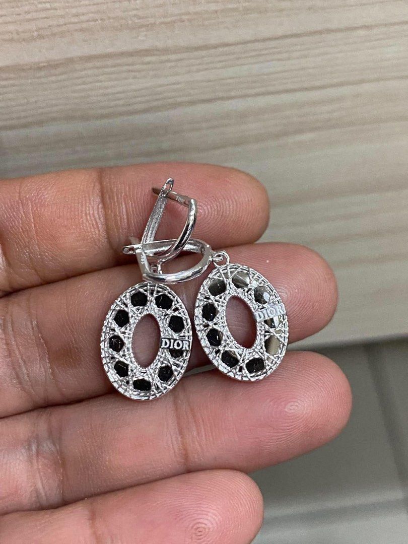 Cd earring (Category: Jewelry) located in Manila. Submitted by mightystone_77b719 (Listing ID 1463666735, Image 1). Description: .