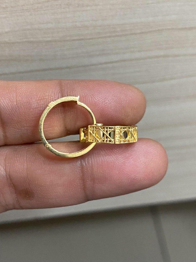 Cd loop (Category: Earrings) located in Manila. Submitted by mightystone_77b719 (Listing ID 1463665931, Image 1). Description: .