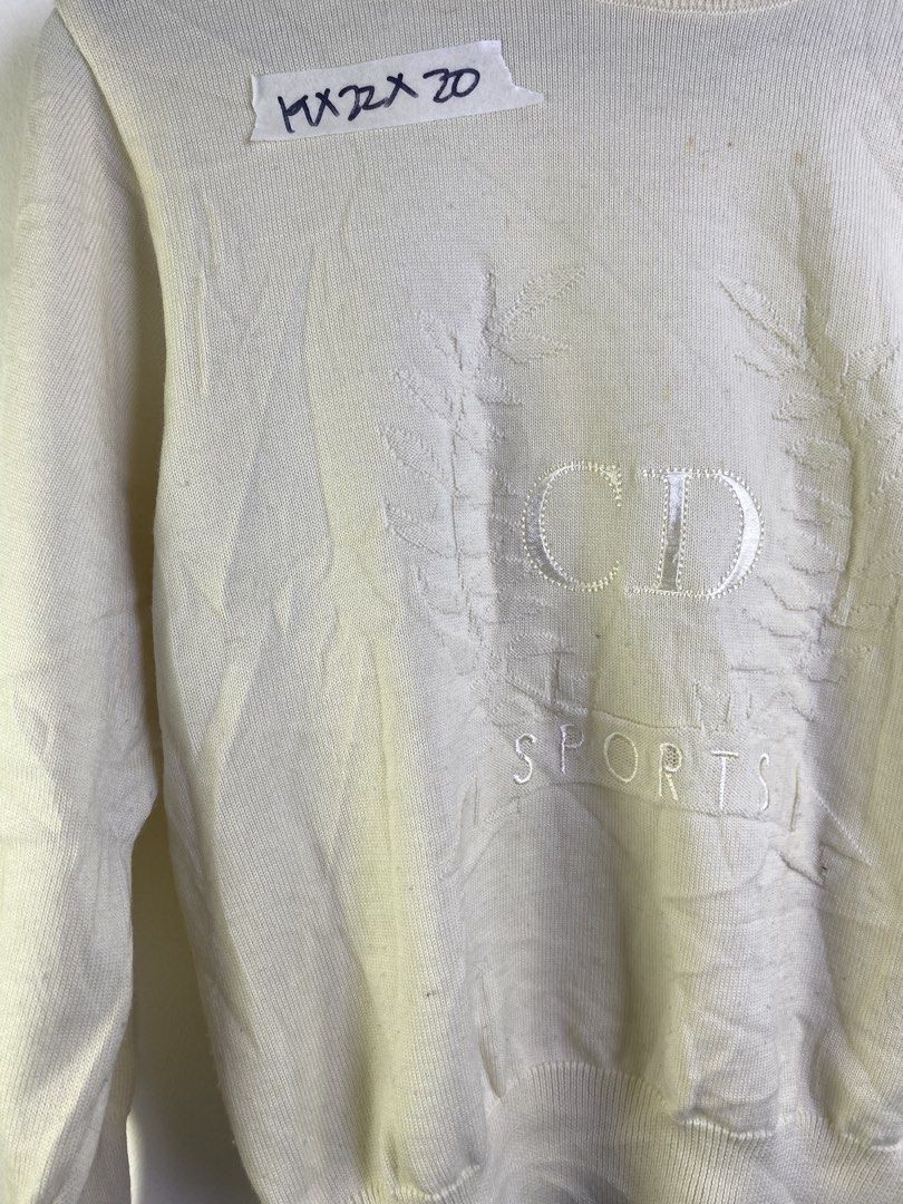 CD Sweater (Category: Longsleeves) located in Manila. Submitted by declutterpromax (Listing ID 1463605843, Image 3). Description: .
