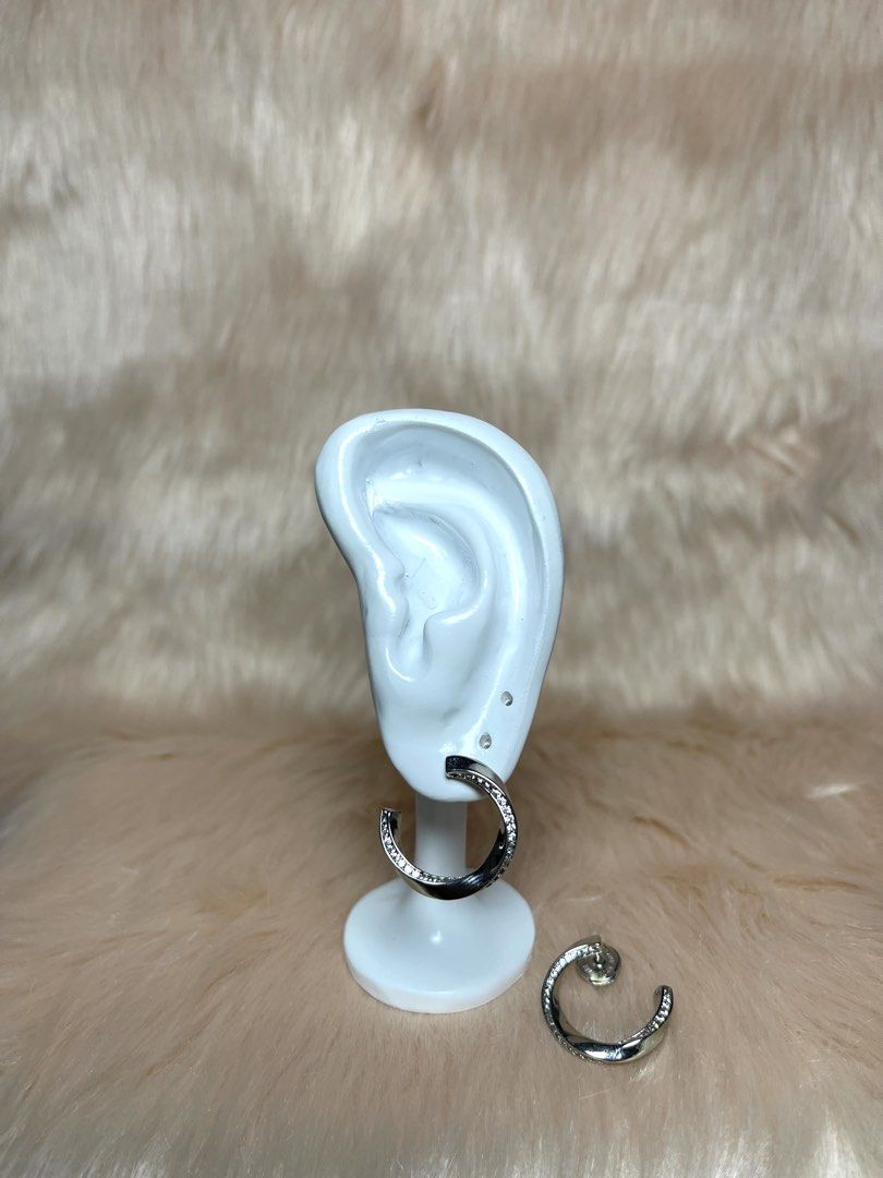 Celine earrings (Category: Earrings) located in Paranaque City. Submitted by xxrng (Listing ID 1463645208, Image 1). Description: Celine White gold 1,600 18k gold plated Stainless steel Zirconia stones.
