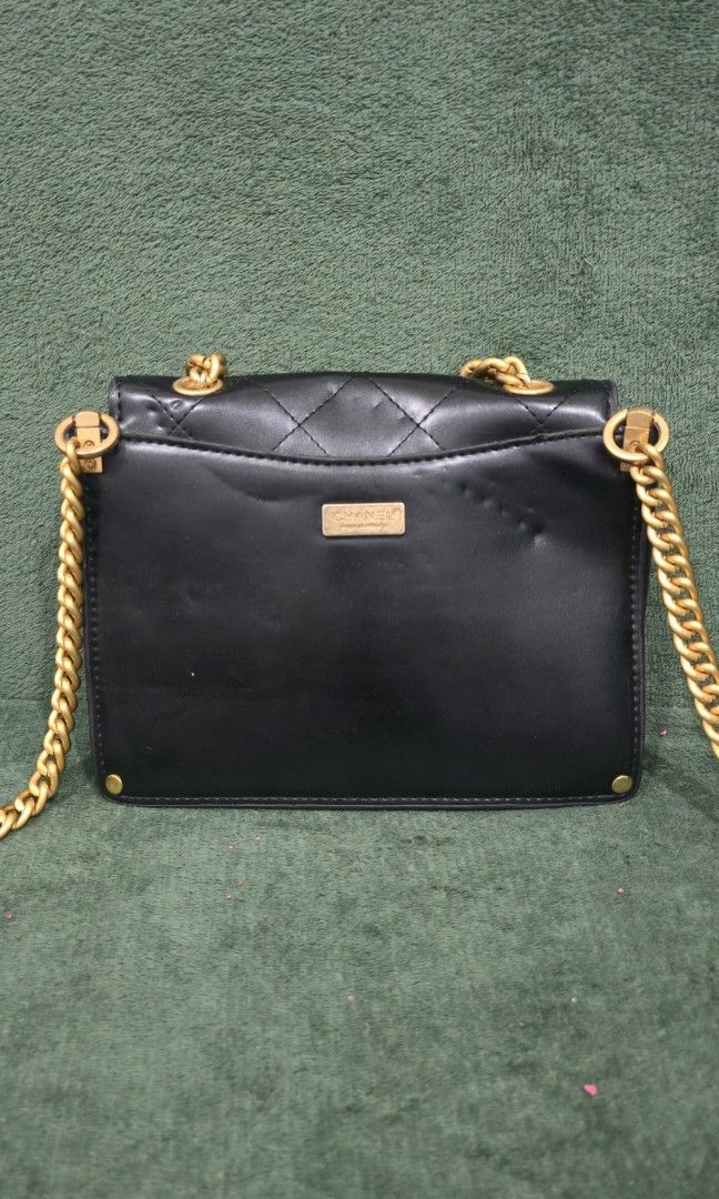 Chanel Quilted Flap Bag (Category: Luxury Bags & Wallets) located in Bacoor. Submitted by deux_trading_corporation (Listing ID 1463703995, Image 2). Description: 190k and above on 2ndhand market. condition: Rank A - almost like new payment first. you can always ask for discount/tawad but no to sobrang barat. no reservation. always check all the photos. some photo/s indicate the flaw..
