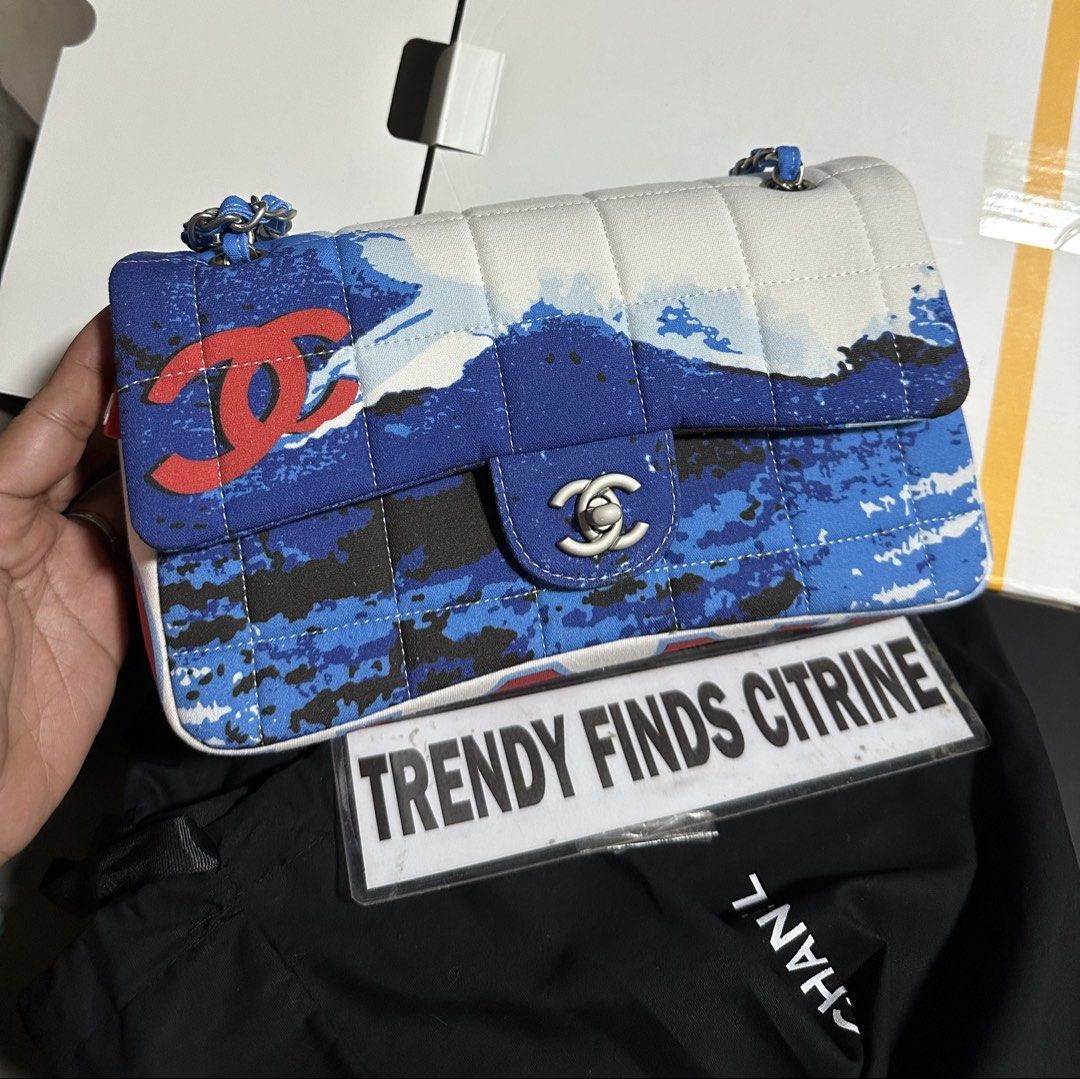 🇯🇵Chanel Vintage Surf Bag (Category: Luxury Bags & Wallets) located in Manila. Submitted by trendyfindscitrine (Listing ID 1463608678, Image 3). Description: Actual Photo posted .