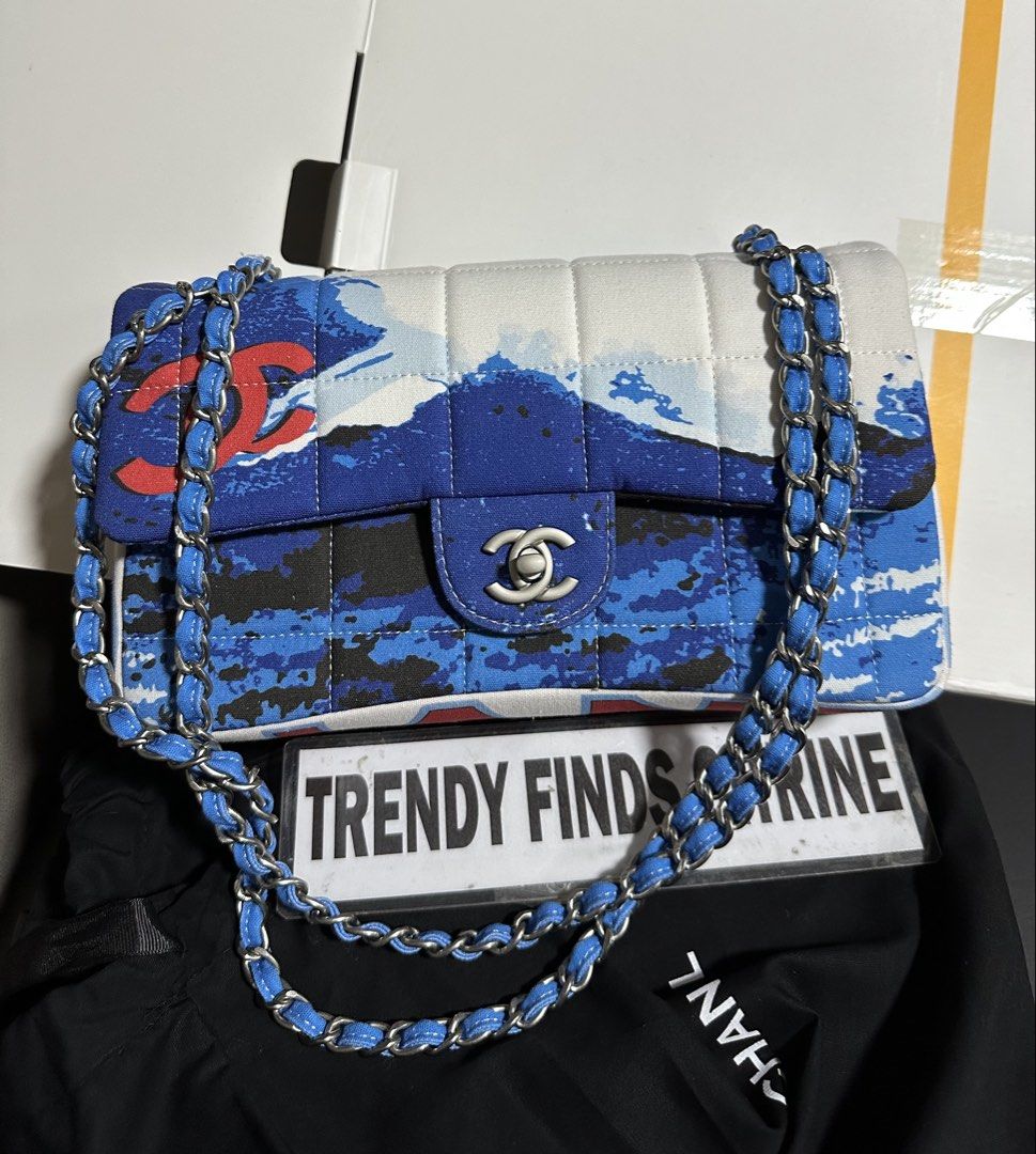 🇯🇵Chanel Vintage Surf Bag (Category: Luxury Bags & Wallets) located in Manila. Submitted by trendyfindscitrine (Listing ID 1463608678, Image 2). Description: Actual Photo posted .