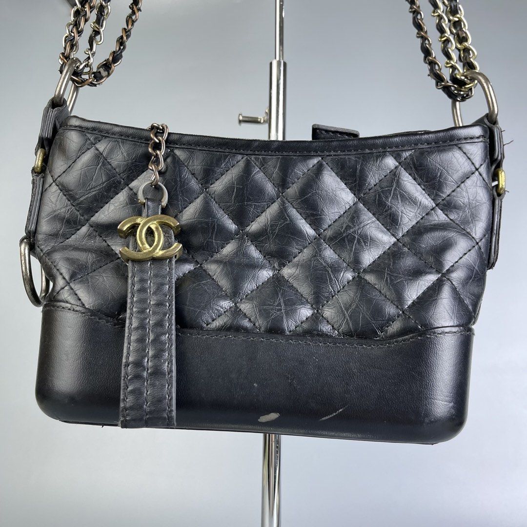 Channel bag (Category: Cross-body Bags) located in San Fernando. Submitted by sapatusannisean (Listing ID 1463667290, Image 2). Description: .