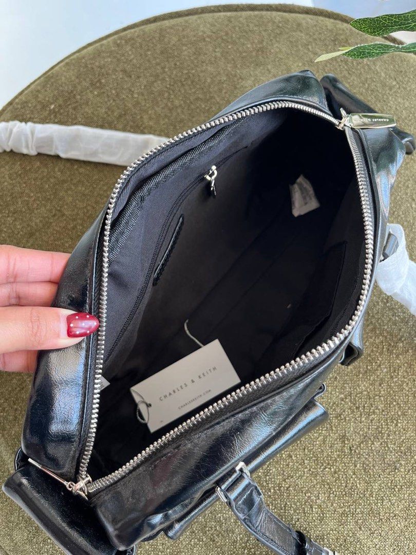 Charles & Keith Shoulder Bag (Category: Shoulder Bags) located in Binan City. Submitted by pinkykeenshop (Listing ID 1463737489, Image 3). Description: .