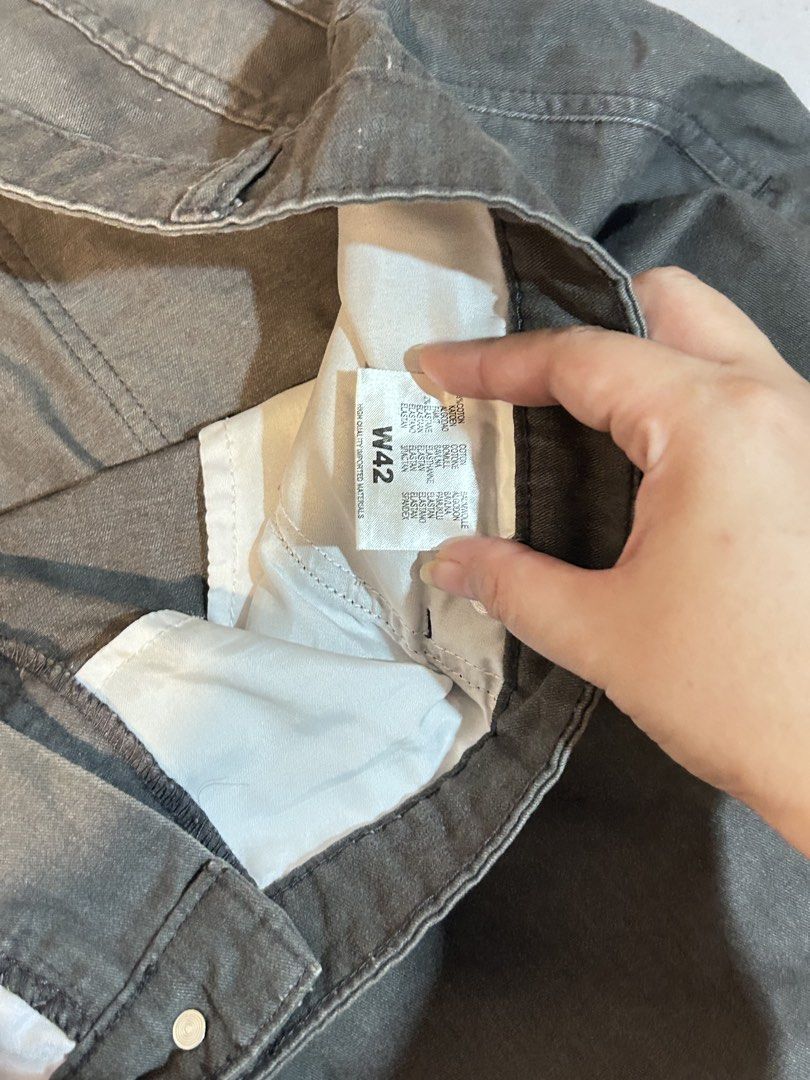 Cherokee Men's Grey Shorts Size W42 (Category: Shorts) located in Santa Rosa. Submitted by rei.accessories (Listing ID 1463738797, Image 3). Description: - Grey Cherokee shorts - Size: W42 - Fit: Regular - Style: Casual wear - Features: Front and back pockets, button and zip closure.