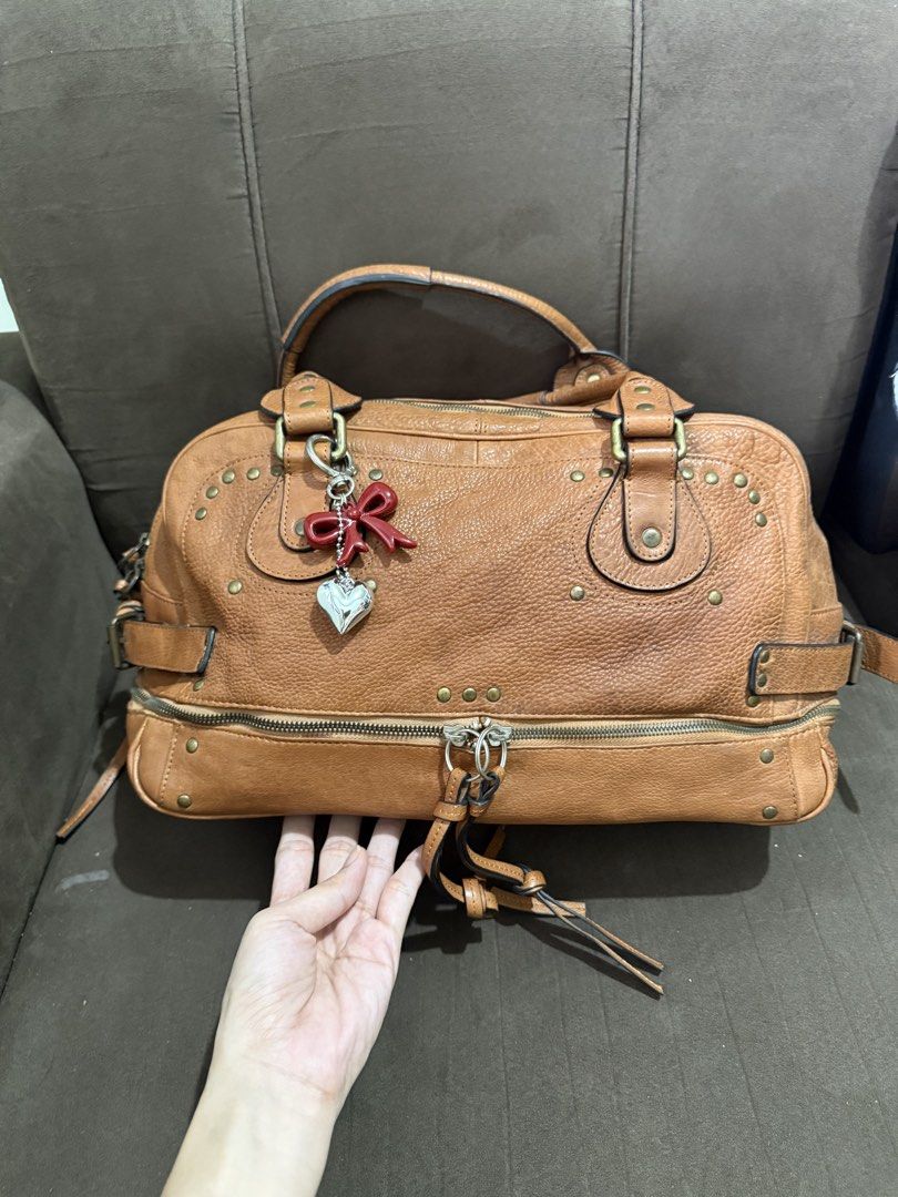 Chloe Satchel bag (Category: Luxury Bags & Wallets) located in Marilao. Submitted by fkmndz.finds (Listing ID 1463611219, Image 1). Description: Inspo only Negotiable Dm if interested.