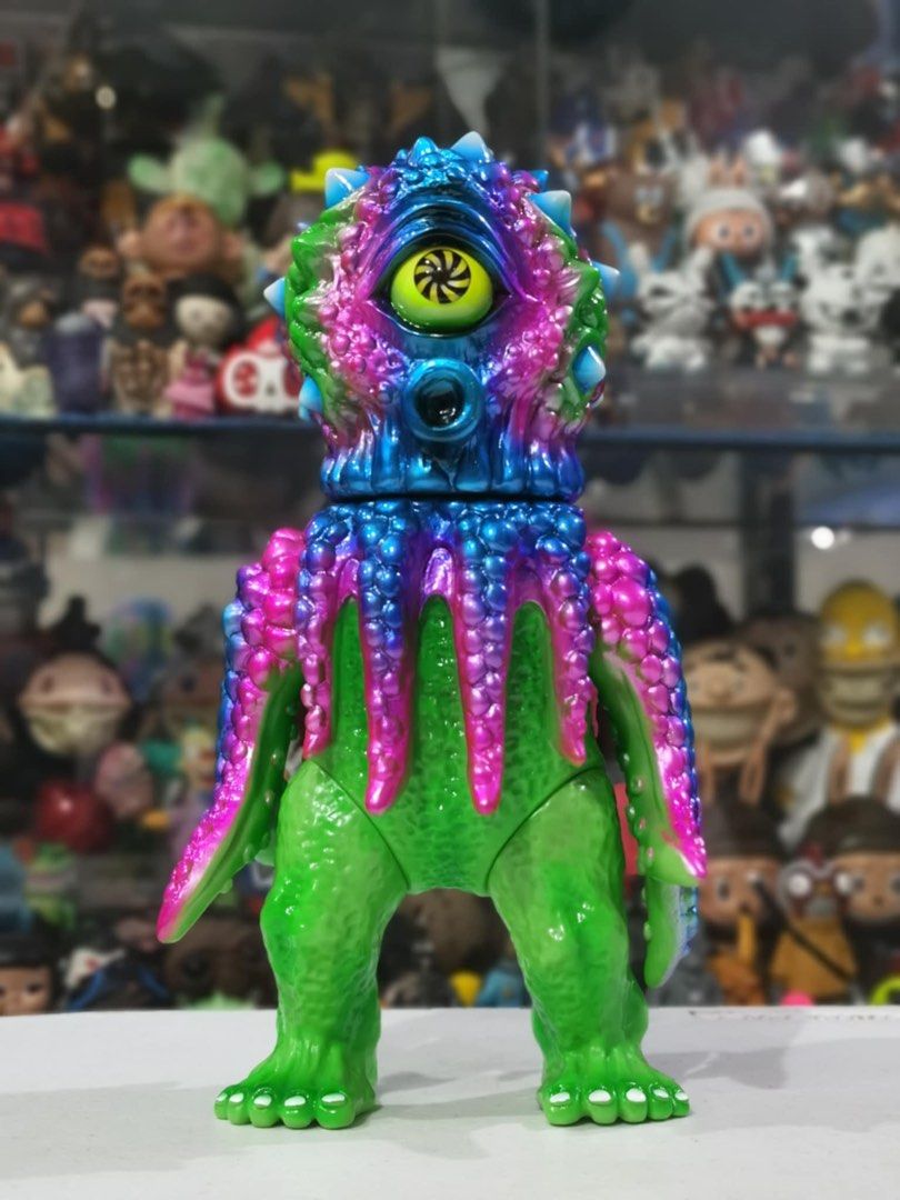 ChokeHazrd Parasquid Sofubi 25cm (Category: Figurines & Statues) located in Quezon City. Submitted by jmp923 (Listing ID 1463590553, Image 1). Description: - Designer toy from Choke Hazrd - 2nd release 2022 - Made in Japan - Unique iridescent paint (green, blue, pink) - One-eyed monster with tentacle arms - Excellent collectible for toy enthusiasts - Stands on its own - Detailed feet.