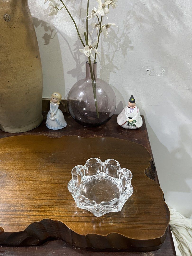 Clear Glass Ashtray with Scalloped Edge (Category: Vases & Decorative Bowls) located in Taguig. Submitted by minmin_parker (Listing ID 1463696424, Image 2). Description: - Beautiful glass ashtray with a delicate scalloped edge. - Compact size, perfect for a few cigarettes or as a decorative piece. - Ideal for placement on small tables or desks. - Clean and ready for immediate use..