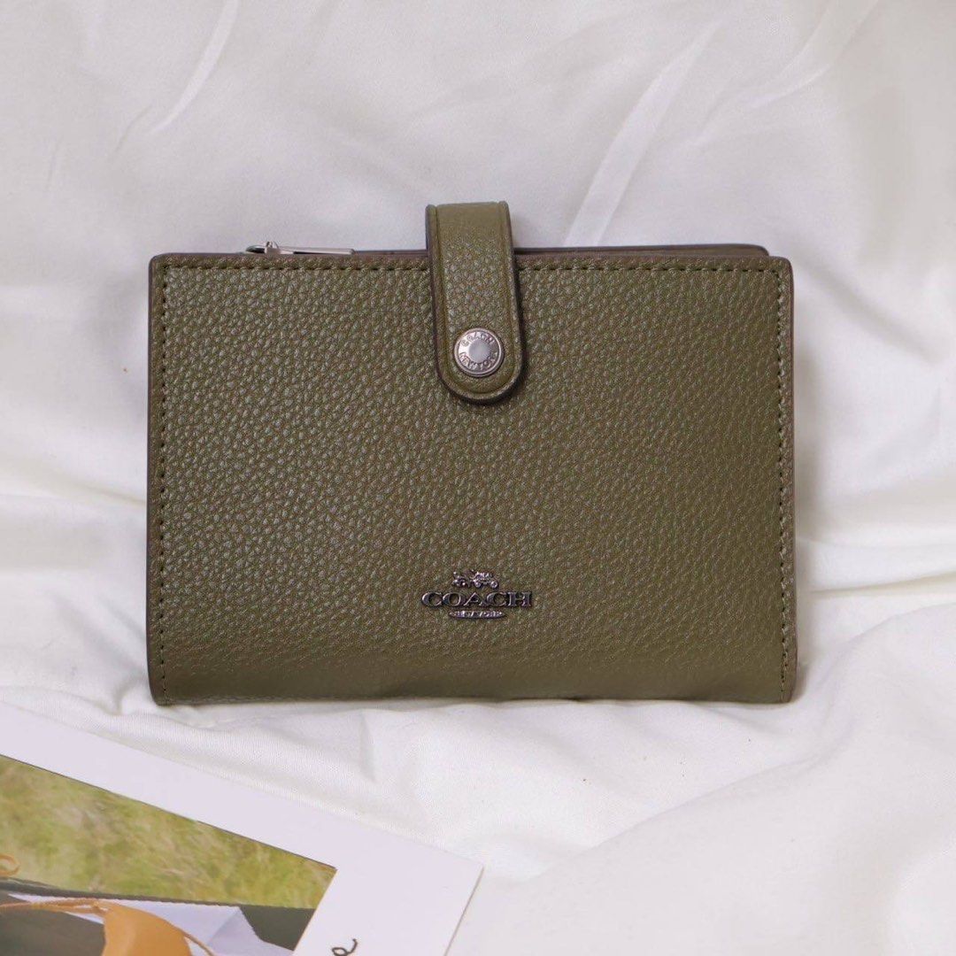 Coach 2in1 Snap Closure (Category: Wallets & Card holders) located in Manila. Submitted by mypshopp (Listing ID 1463652203, Image 3). Description: Complete inclusion 🇻🇳 premium 💯 Actual pic posted !! .