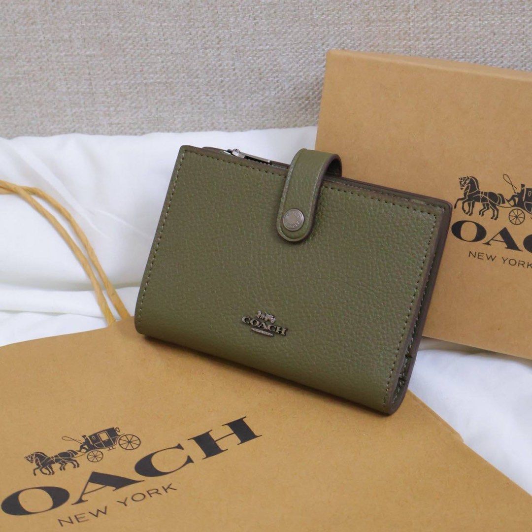 Coach 2in1 Snap Closure (Category: Wallets & Card holders) located in Manila. Submitted by mypshopp (Listing ID 1463652203, Image 2). Description: Complete inclusion 🇻🇳 premium 💯 Actual pic posted !! .