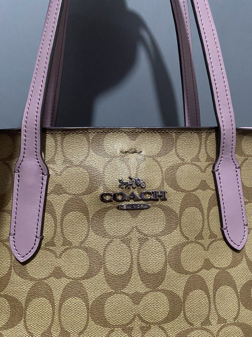 Coach Avenue Caryall tote (Category: Luxury Bags & Wallets) located in Batangas. Submitted by bagstolove2.0 (Listing ID 1463672707, Image 2). Description: No sling.