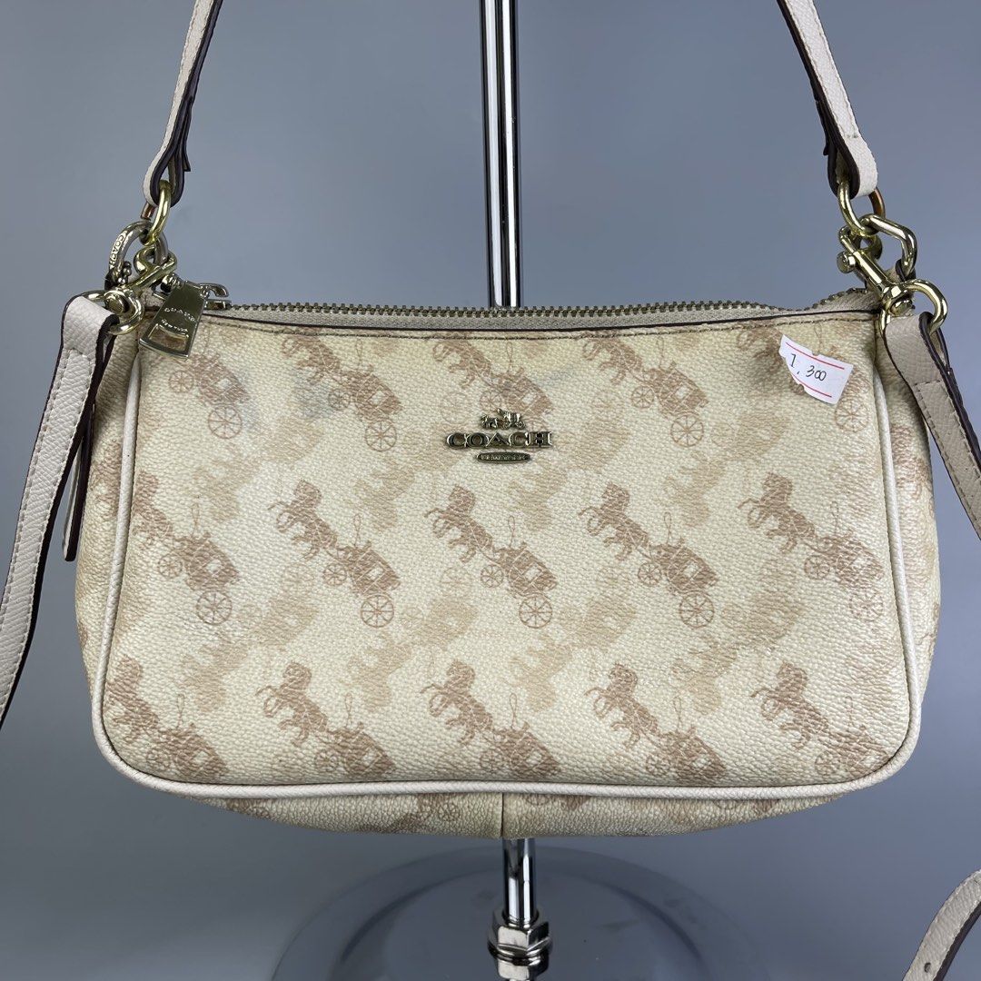 Coach bag (Category: Luxury Bags & Wallets) located in San Fernando. Submitted by sapatusannisean (Listing ID 1463592369, Image 2). Description: .