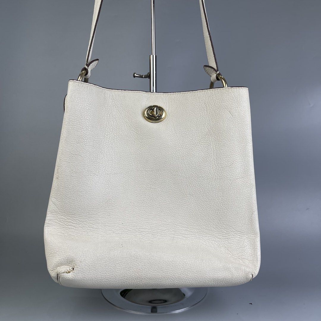 coach bag (Category: Luxury Bags & Wallets) located in San Fernando. Submitted by sapatusannisean (Listing ID 1463666670, Image 1). Description: .