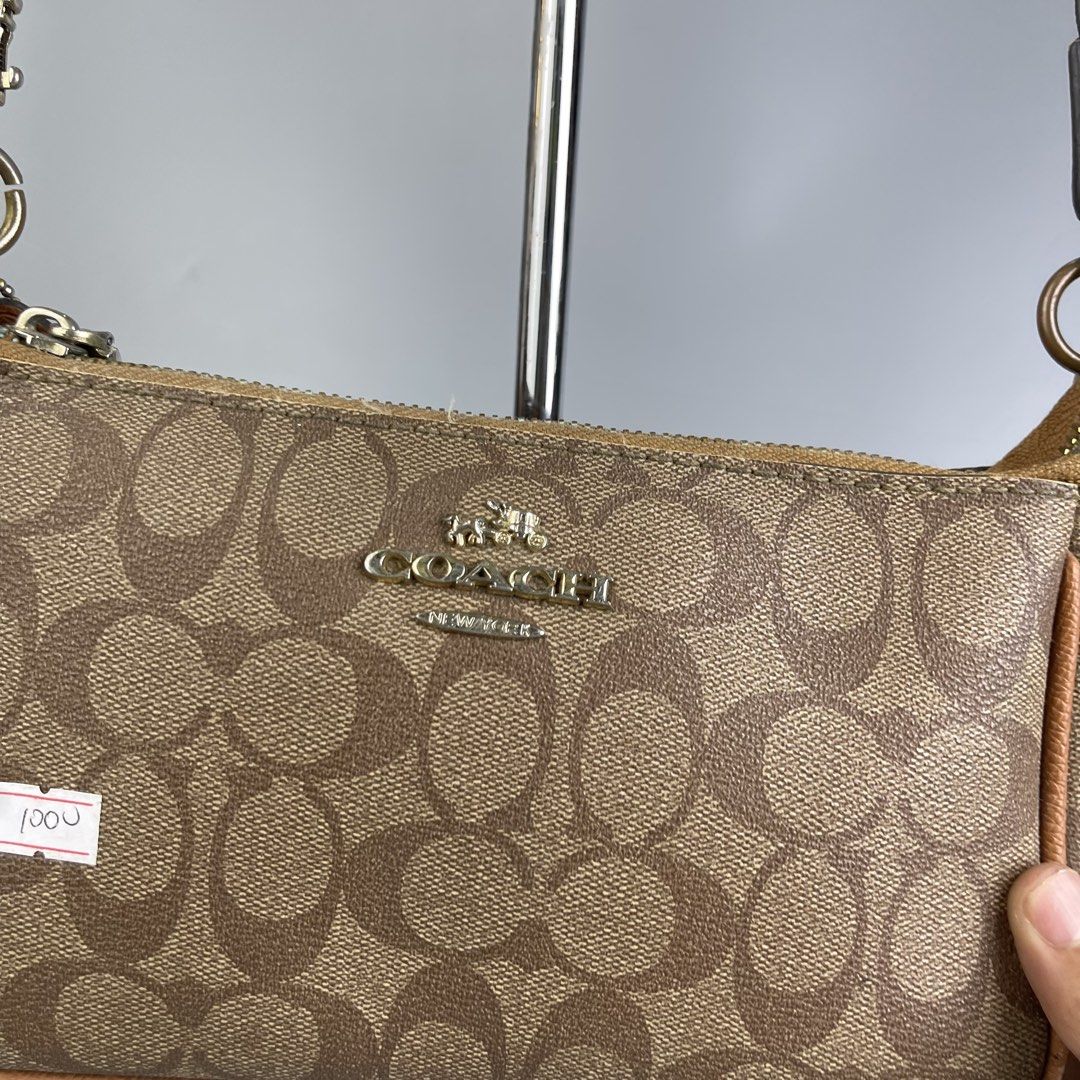 Coach bags (Category: Cross-body Bags) located in San Fernando. Submitted by sapatusannisean (Listing ID 1463667403, Image 3). Description: .