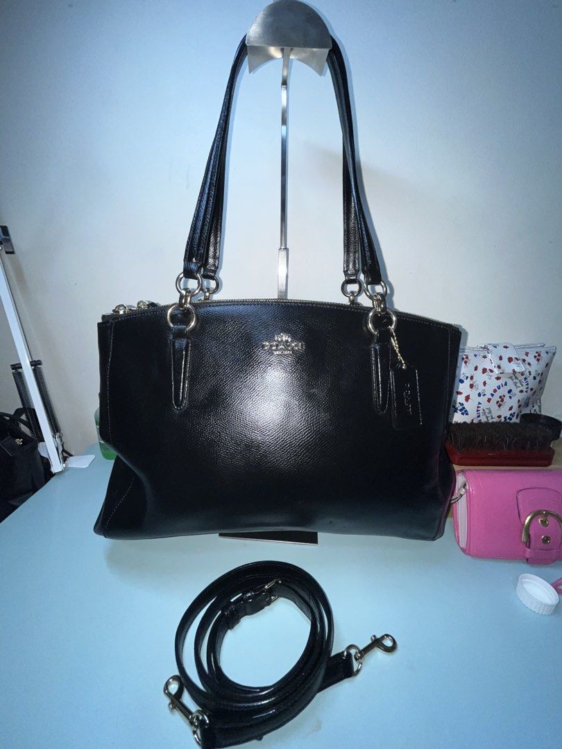 Coach Black Leather Tote Bag with Shoulder Strap (Category: Luxury Bags & Wallets) located in Liloan. Submitted by sakurumifinds2809 (Listing ID 1463722019, Image 2). Description: - Genuine black leather Coach tote bag - Secure zip top closure - Includes a detachable shoulder strap for versatile carrying - Ample interior space, ideal for everyday essentials - Pristine and clean interior lining - Stylish gold hardware details.
