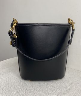 (Category: ) located in . Submitted by fancycollzstore (Listing ID 1463662025, Image 1). Description: .