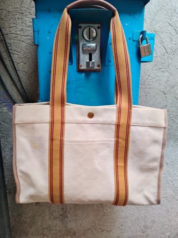 coach -C8633 (Category: Announcements) located in Manila. Submitted by iceai0211 (Listing ID 1463586013, Image 2). Description: COACH C8633 VINTAGE Y2K FORSALE NEED CLEAN NEGO..