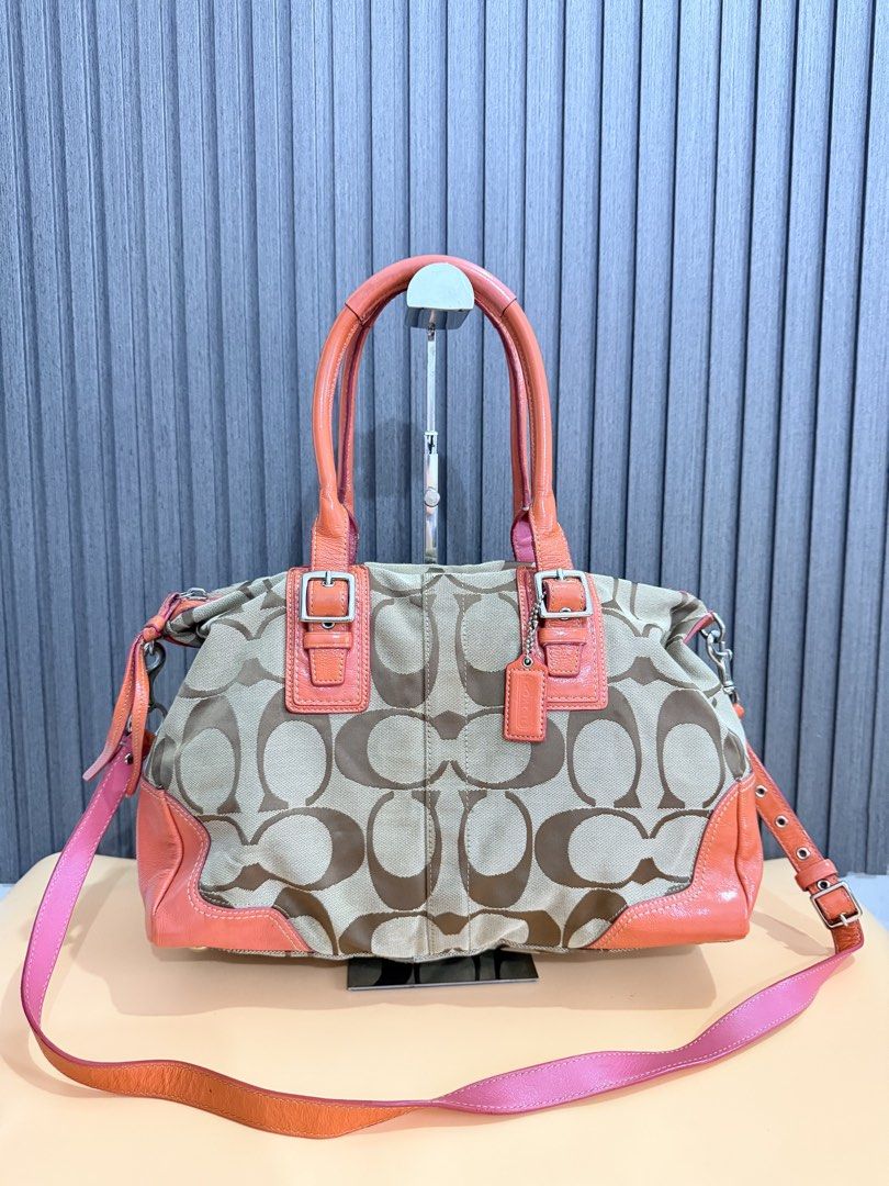 Coach Canvas 2 way (Category: Luxury Bags & Wallets) located in Cavite. Submitted by aiznpreluvv (Listing ID 1463611427, Image 1). Description: .