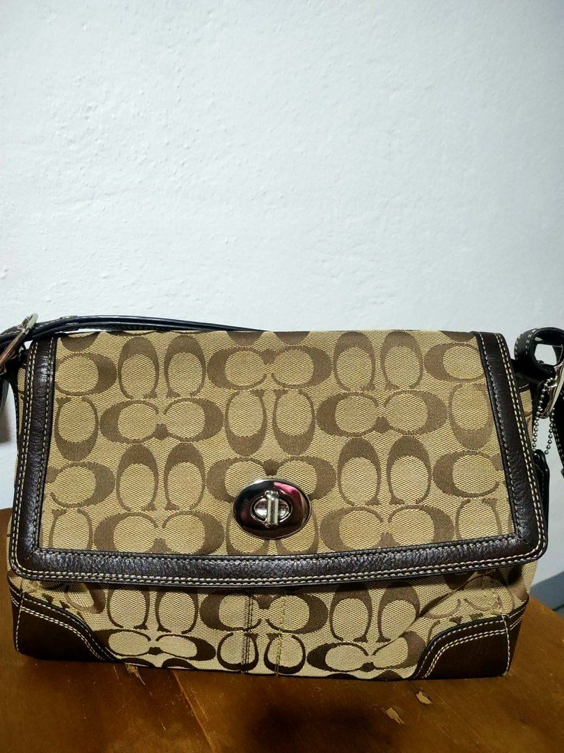 Coach Canvas Leather Reversible (Category: Cross-body Bags) located in Manila. Submitted by swift_tiny_treasure (Listing ID 1463667420, Image 1). Description: .