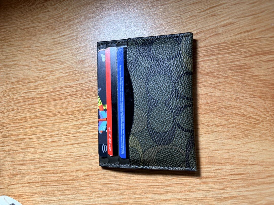 Coach Card Holder/ Wallet (Category: Wallets & Card Holders) located in Pasig City. Submitted by snoca (Listing ID 1463695926, Image 2). Description: Used seldomly since my cards dont fit Guaranteed original.