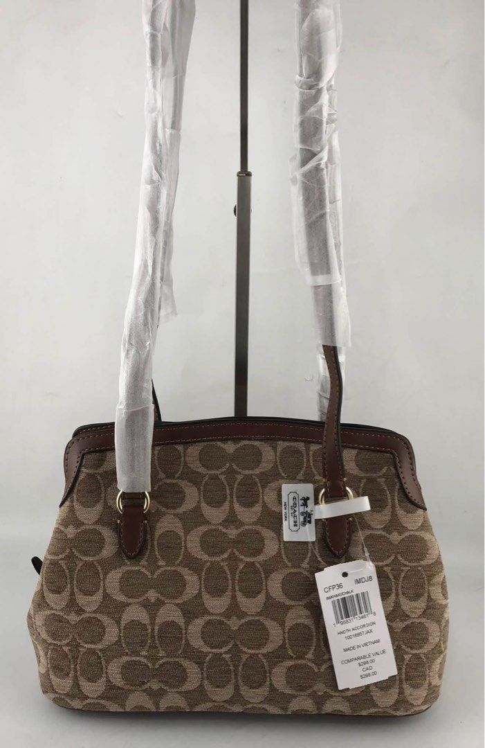 Coach Elise Shoulder Bag (Category: Shoulder Bags) located in Binan City. Submitted by pinkykeenshop (Listing ID 1463693238, Image 2). Description: .