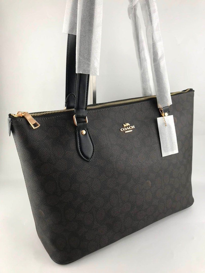 Coach Gallery Tote (Category: Shoulder Bags) located in Binan City. Submitted by pinkykeenshop (Listing ID 1463697437, Image 2). Description: .