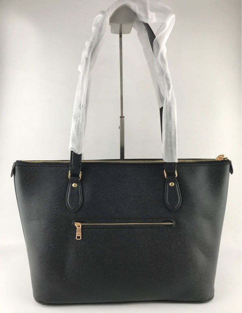 Coach Gallery Tote (Category: Shoulder Bags) located in Binan City. Submitted by pinkykeenshop (Listing ID 1463697636, Image 3). Description: .