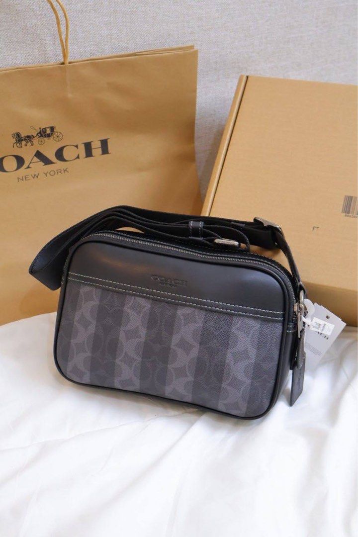 Coach Graham Crossbody (Category: Sling Bags) located in Manila. Submitted by mypshopp (Listing ID 1463648745, Image 1). Description: WComplete inclusion 🇻🇳 premium 💯 Actual pic posted !! .