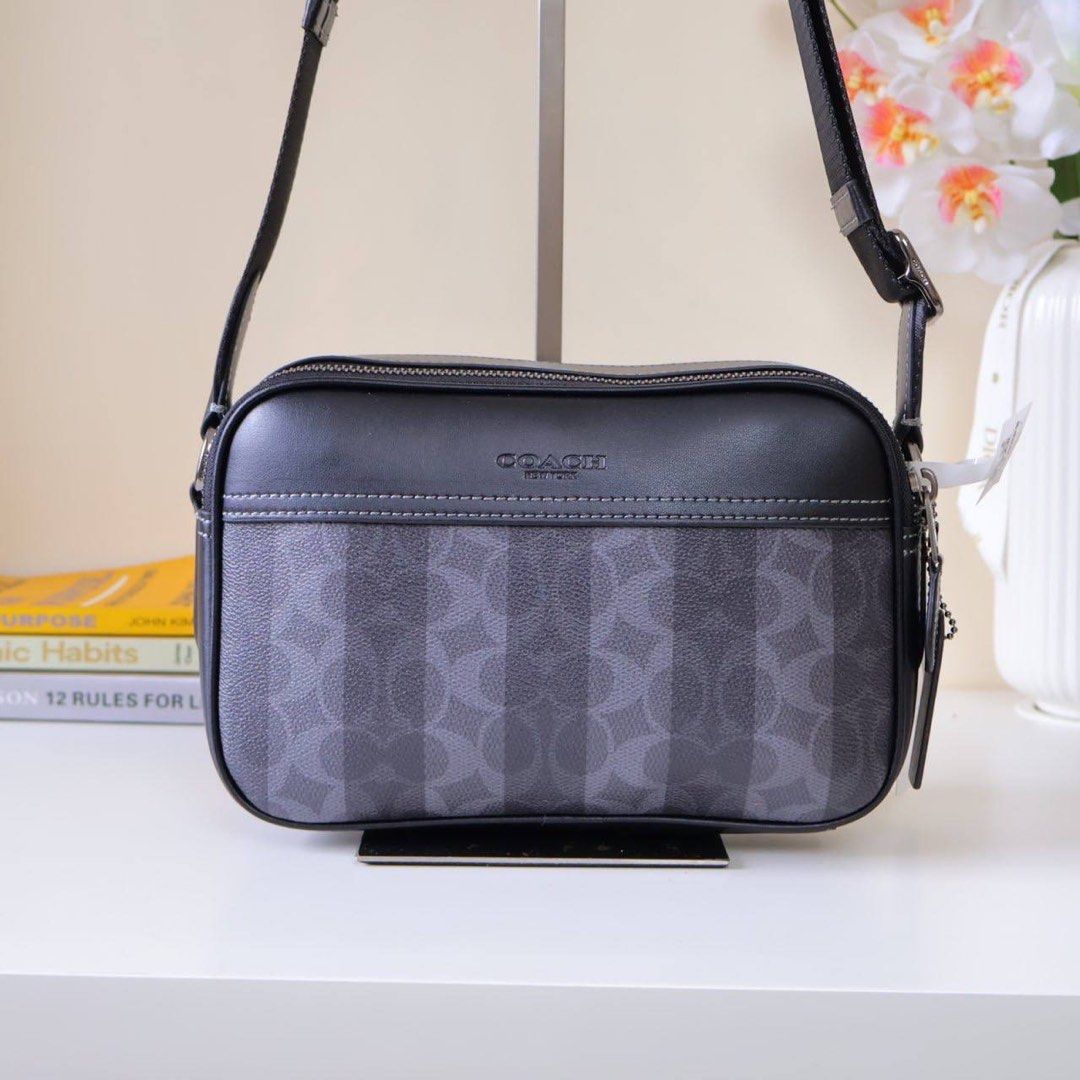 Coach Graham Crossbody (Category: Sling Bags) located in Manila. Submitted by mypshopp (Listing ID 1463648745, Image 3). Description: WComplete inclusion 🇻🇳 premium 💯 Actual pic posted !! .