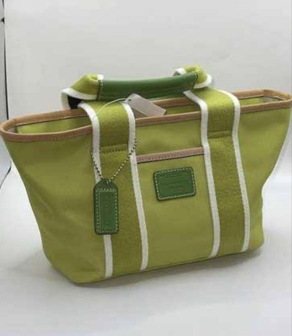 Coach Hampton Mini Bag (Category: Tote Bags) located in Paranaque City. Submitted by missmargerrieal (Listing ID 1463660075, Image 1). Description: Original Coach Hampton Bag💯 Lightly used pero mukang bago png tingnan, may minimal dirt lng sa loob as seen ko picture. Still with hangtag money back guaranteed original coach✔️.
