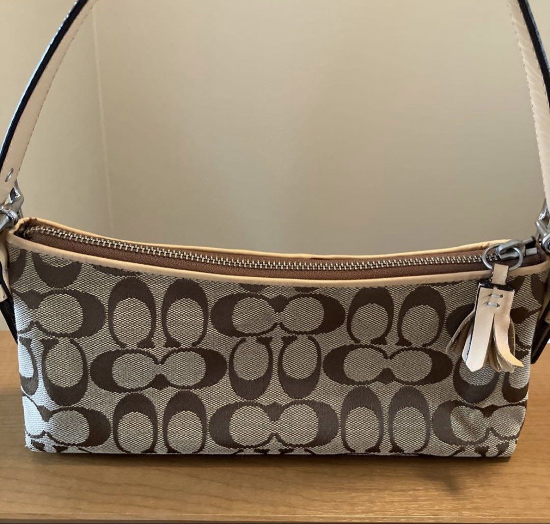 Coach Hampton Shoulderbag From Japan (Category: Shoulder Bags) located in Manila. Submitted by swift_tiny_treasure (Listing ID 1463650840, Image 2). Description: .
