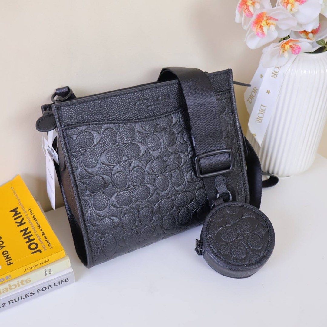 Coach Holden Crossbody (Category: Sling Bags) located in Manila. Submitted by mypshopp (Listing ID 1463648984, Image 2). Description: Complete inclusion 🇻🇳 premium 💯 Actual pic posted !! .