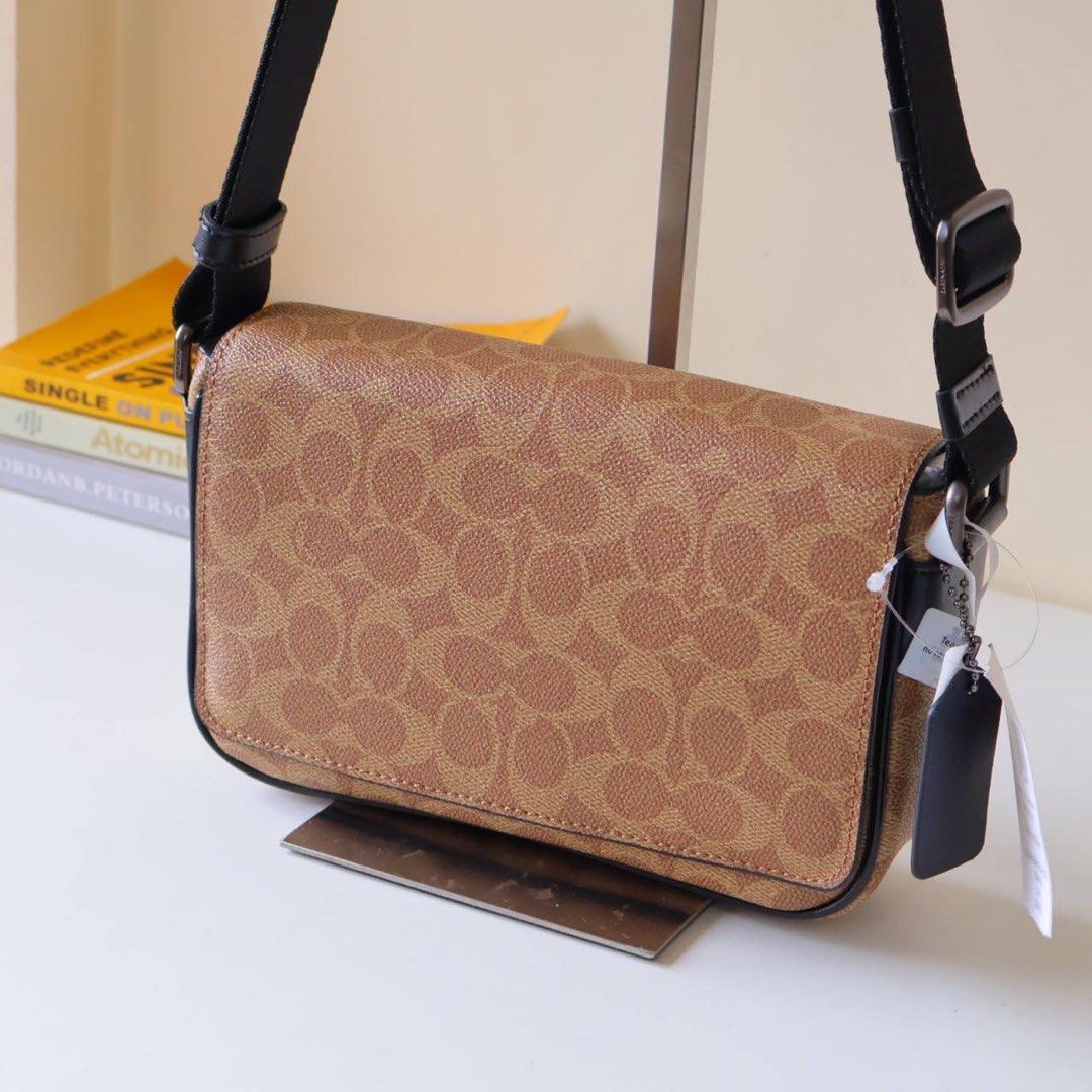 Coach Jack Small flap crossbody (Category: Sling Bags) located in Manila. Submitted by mypshopp (Listing ID 1463647378, Image 3). Description: Complete inclusion 🇻🇳 premium 💯 Actual pic posted !! .