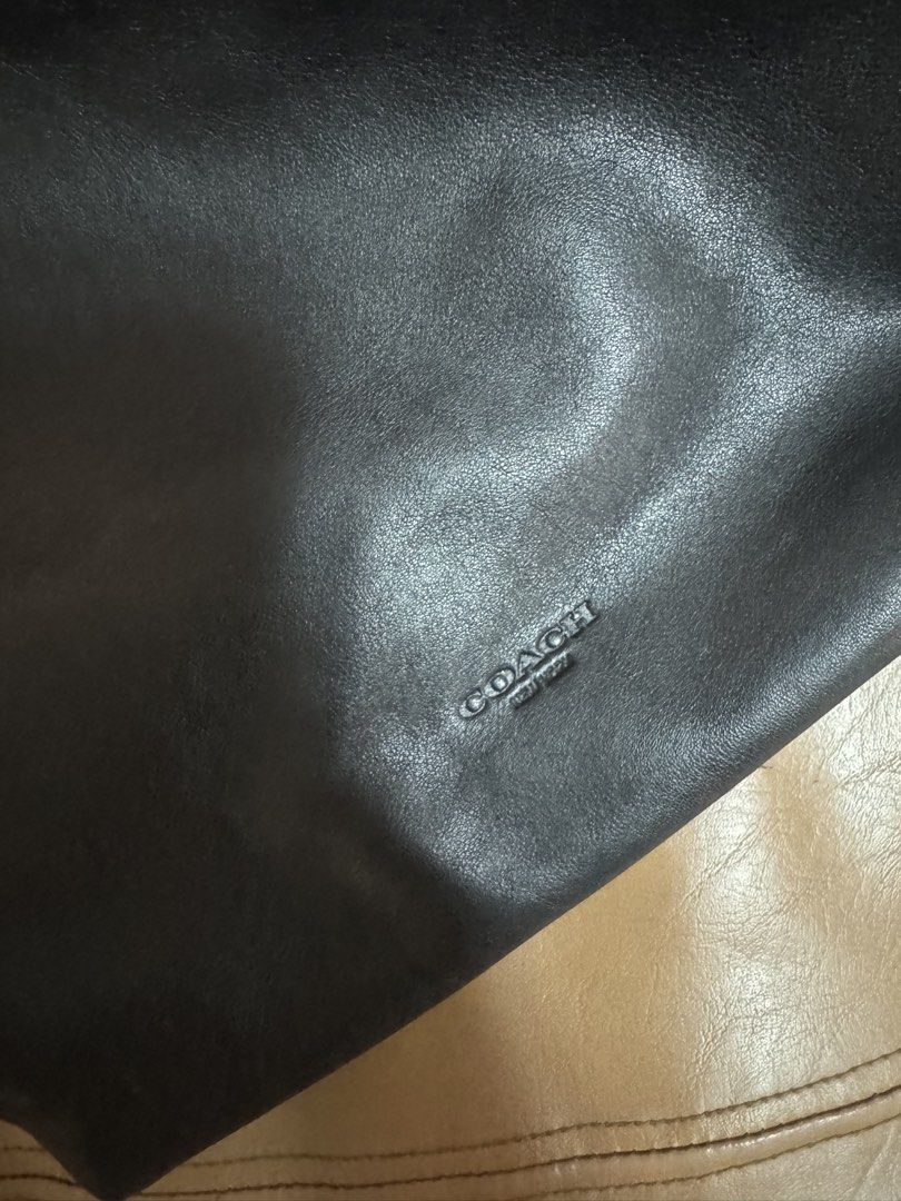 Coach Legacy Turnlock Tote Handbag 26461 (Category: Luxury Bags & Wallets) located in Las Pinas. Submitted by kwenbeh (Listing ID 1463613745, Image 3). Description: Slightly nego.