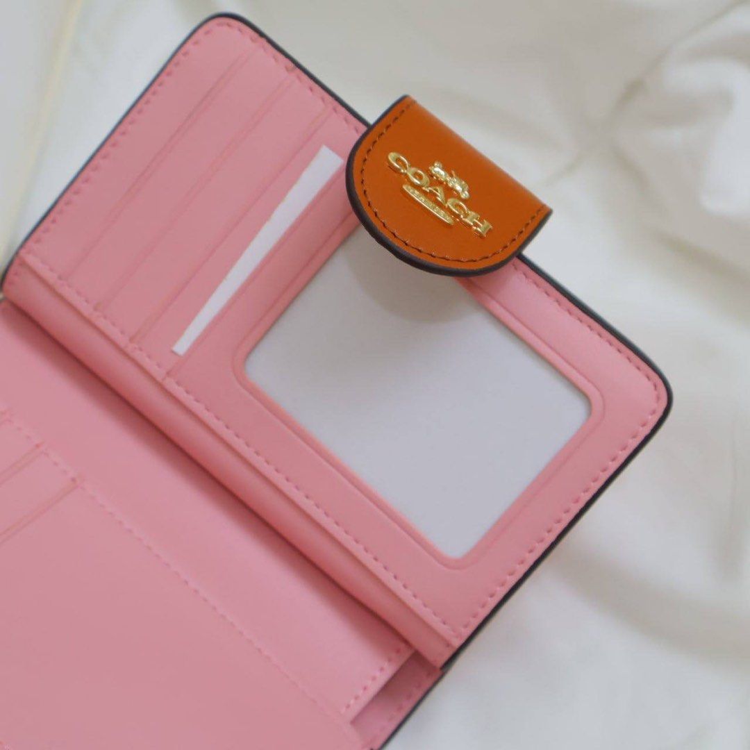Coach medium corner zip wallet (Category: Wallets & Card holders) located in Manila. Submitted by mypshopp (Listing ID 1463653117, Image 2). Description: Complete inclusion 🇻🇳 premium 💯 Actual pic posted !! .