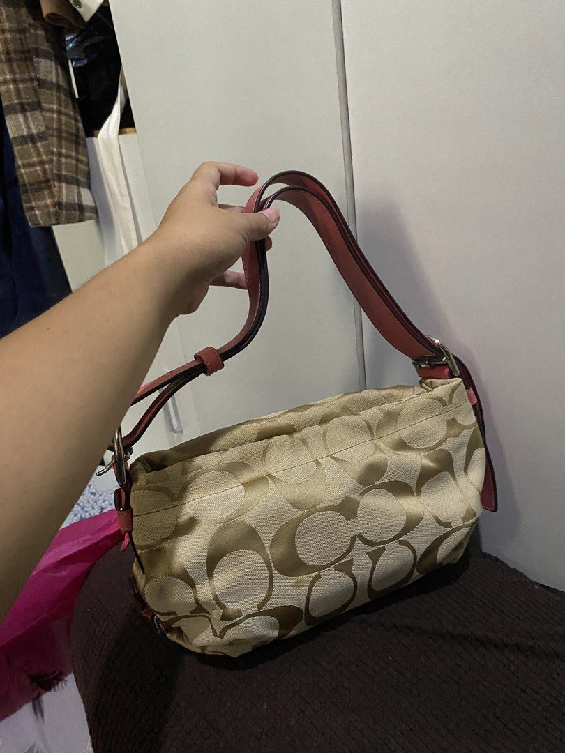 Coach Shoulder Bag (Category: Shoulder Bags) located in Cainta. Submitted by peaches_2021 (Listing ID 1463638410, Image 1). Description: In excellent condition 9.5 condition No rubs, tarnish , fadings , scratches and damages Super pretty in person😍 Dm for inquiries and more info Will not entertain lowballers and bogus buyers.