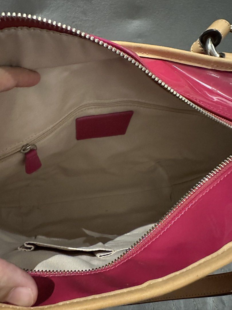 Coach Shoulder Bag (Category: Shoulder Bags) located in Paranaque City. Submitted by missmargerrieal (Listing ID 1463656440, Image 3). Description: Original Coach Patent Shoulder bag💯 Size : medium Like new, Minsan lng ngamit, nsa taguan lng but well kept sa aircondition room lht ng bags. Clean interior With hangtag, no other inclusions Money Back guaranteed original Coach.