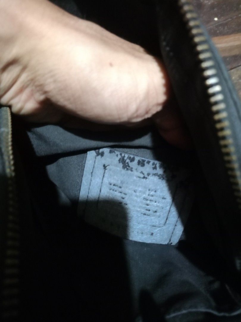 Coach sling bag mens (Category: Sling Bags) located in Manila. Submitted by raymund2501 (Listing ID 1463685359, Image 3). Description: for sale 1.5k coach sling bag mens dimension 10 1/2 X 9 1/2 inches issue faded creed at prang rubs sa upper part Chek pics 3 to 5 posted n details.