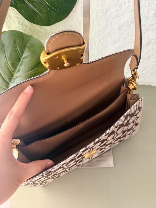Coach Tabby Crystal 26 (Category: Shoulder Bags) located in Binan City. Submitted by pinkykeenshop (Listing ID 1463732354, Image 3). Description: .
