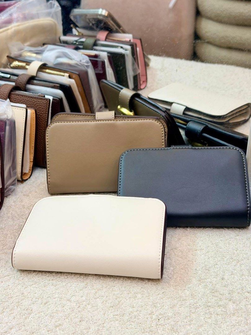 Coach Tabby Wallet (Category: Wallets & Card holders) located in Binan City. Submitted by pinkykeenshop (Listing ID 1463732909, Image 2). Description: .