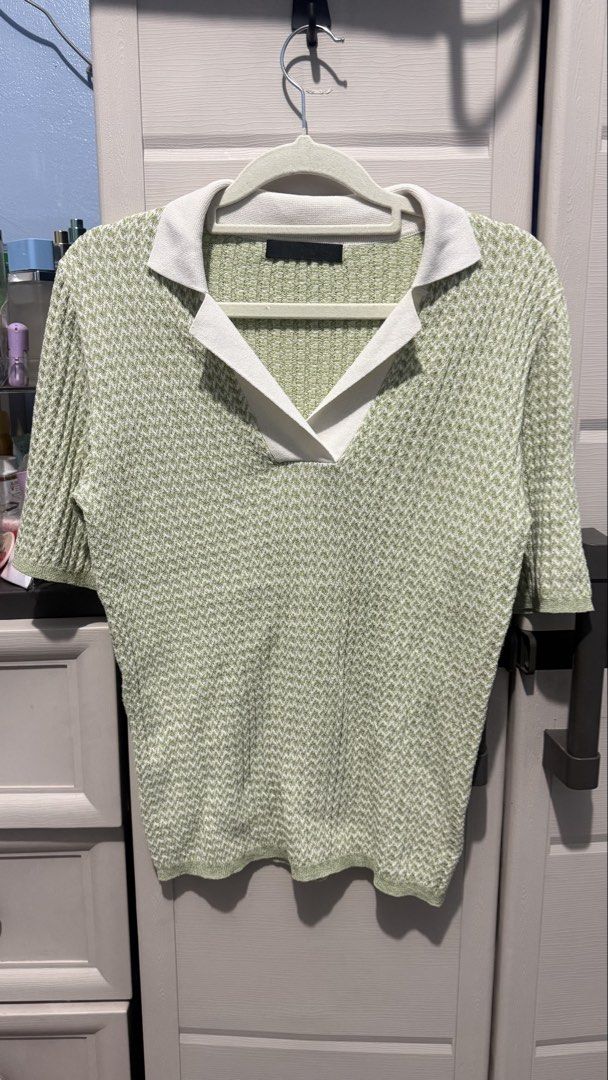 Collared Knitted Top (Category: Shirts) located in Quezon City. Submitted by dinesaur (Listing ID 1463658466, Image 2). Description: Model bust 38B Waist 33 Med-Large body frame.