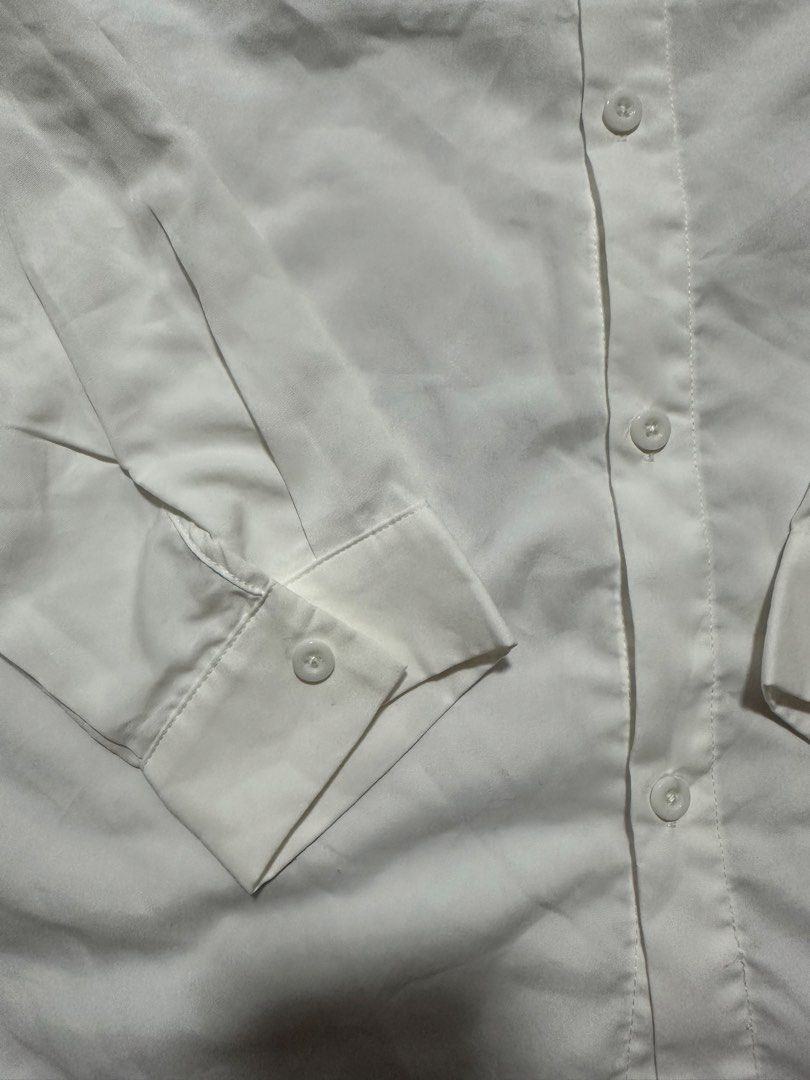 Collared White Blouse (Category: Blouses) located in Manila. Submitted by mae__________c (Listing ID 1463683559, Image 3). Description: no issue no stains unisex xl womens large to mens.