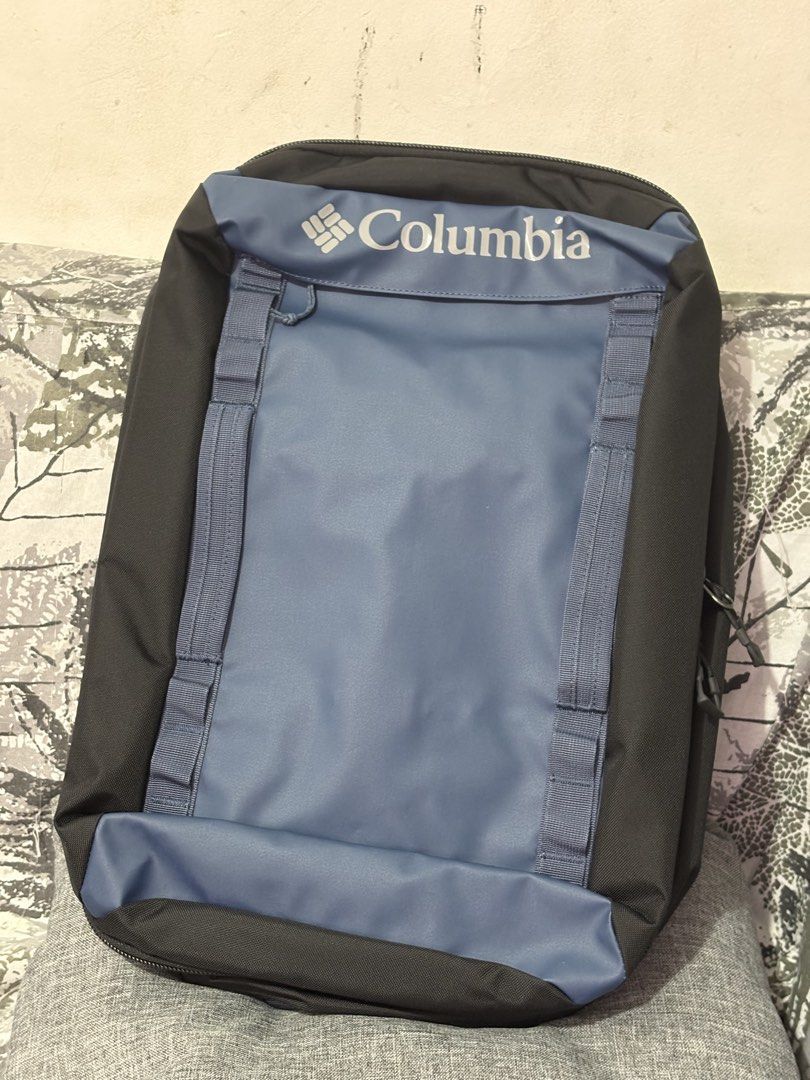 Columbia Landroamer 32L backpack (Category: Backpacks) located in Manila. Submitted by shoepatos4u (Listing ID 1463574619, Image 1). Description: Take this versatile backpack commuting, traveling, and beyond. It has internal mesh compartments for essentials, an external sleeve for your laptop, and multiple haul handles for quick carrying. FEATURES: - Multiple haul handles and lash down points for versatile carrying - External laptop sleeve for qu