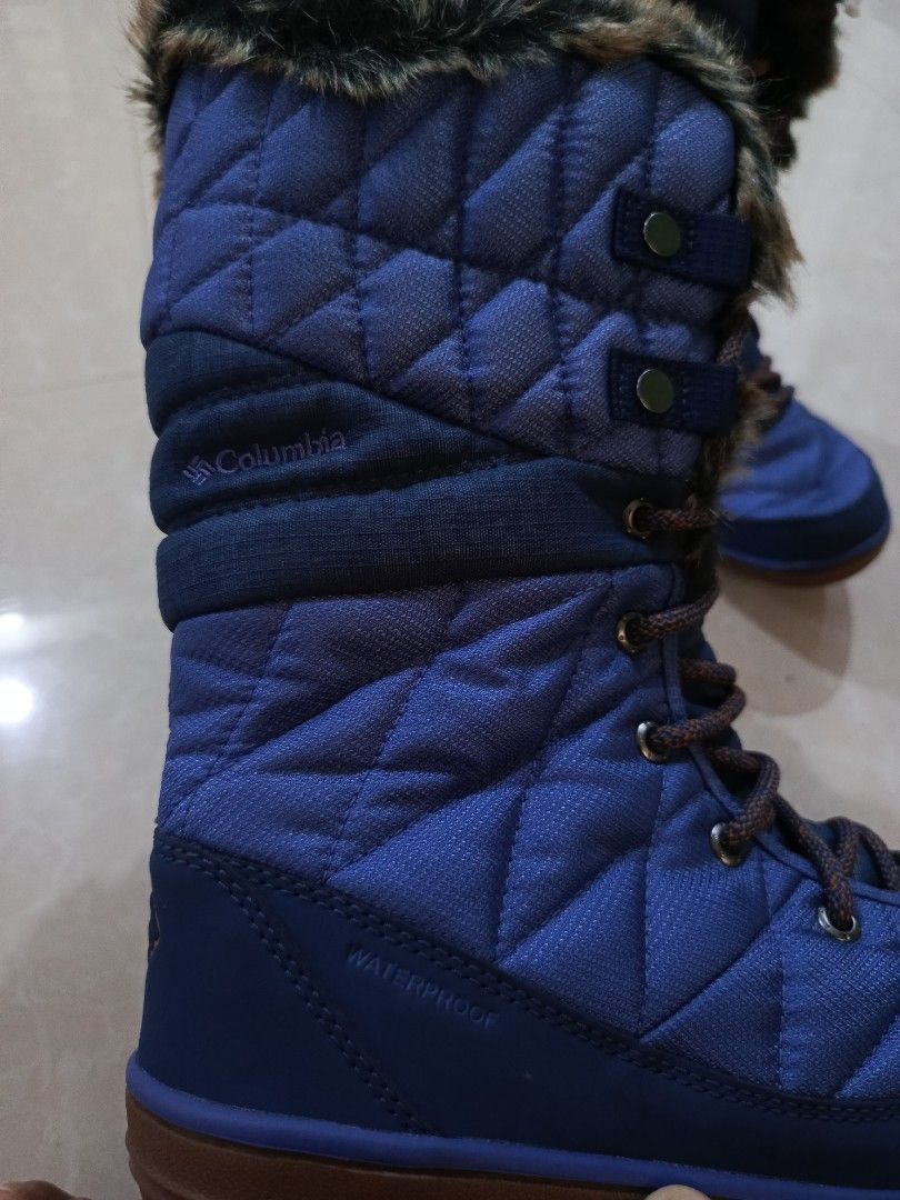 Columbia Waterproof Insulated Winter Boots (Category: Boots) located in Cabatuan. Submitted by penthegreat (Listing ID 1463602161, Image 3). Description: Europe (EUR): Size 39 9.9/10 condition 💎💎💎 super minimal issue last picture - Columbia winter boots - Stylish quilted design with cozy faux fur trim - Secure lace-up front - Omni-Grip sole for excellent traction on various surfaces - Waterproof and breathable material to keep feet dry and com
